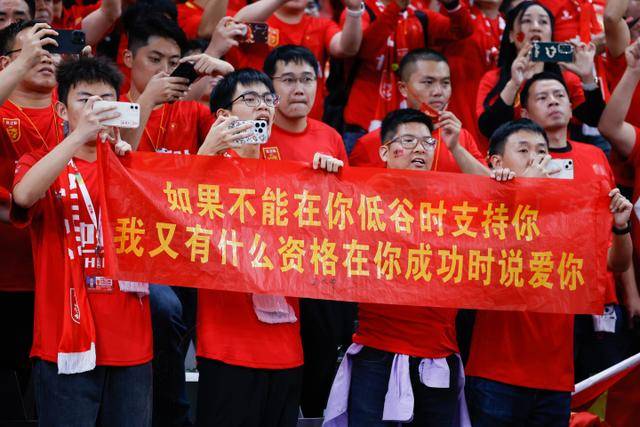 米奇：文班一开场没找到手感 我们要想办法让他进攻更顺利